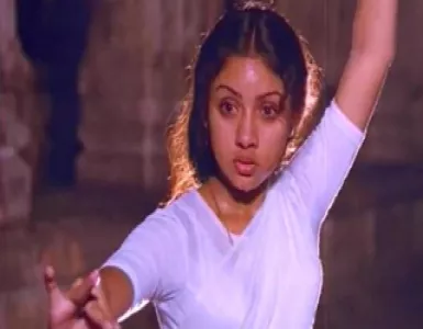 Azhagu Malaraada Song Lyrics From Vaidehi Kathirunthal | அழகு மலராட பாடல் வரிகள் - Deeplyrics